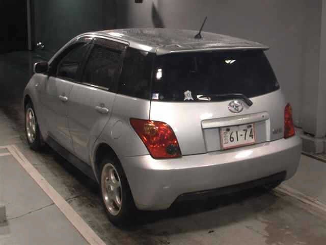 TOYOTA IST