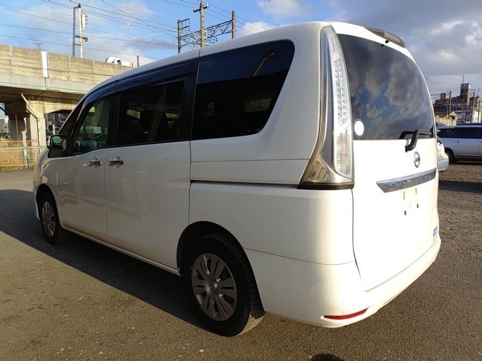 NISSAN SERENA