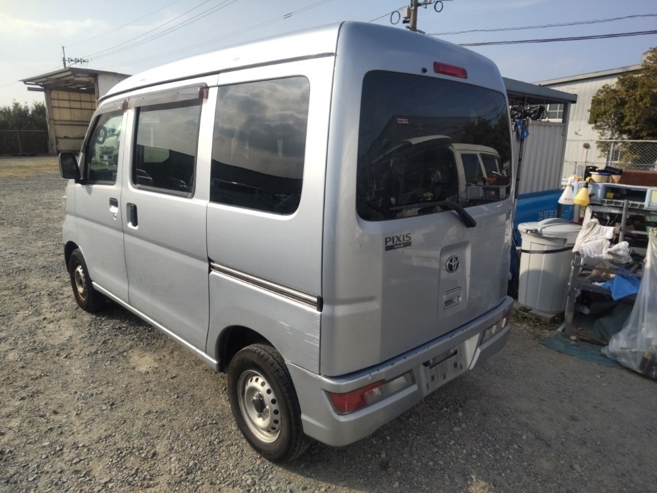TOYOTA PIXIS VAN