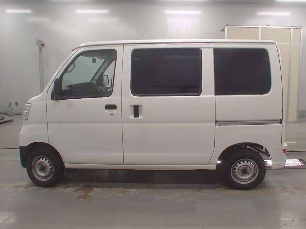 TOYOTA PIXIS VAN
