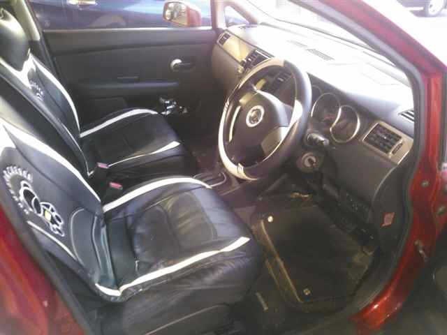 NISSAN TIIDA