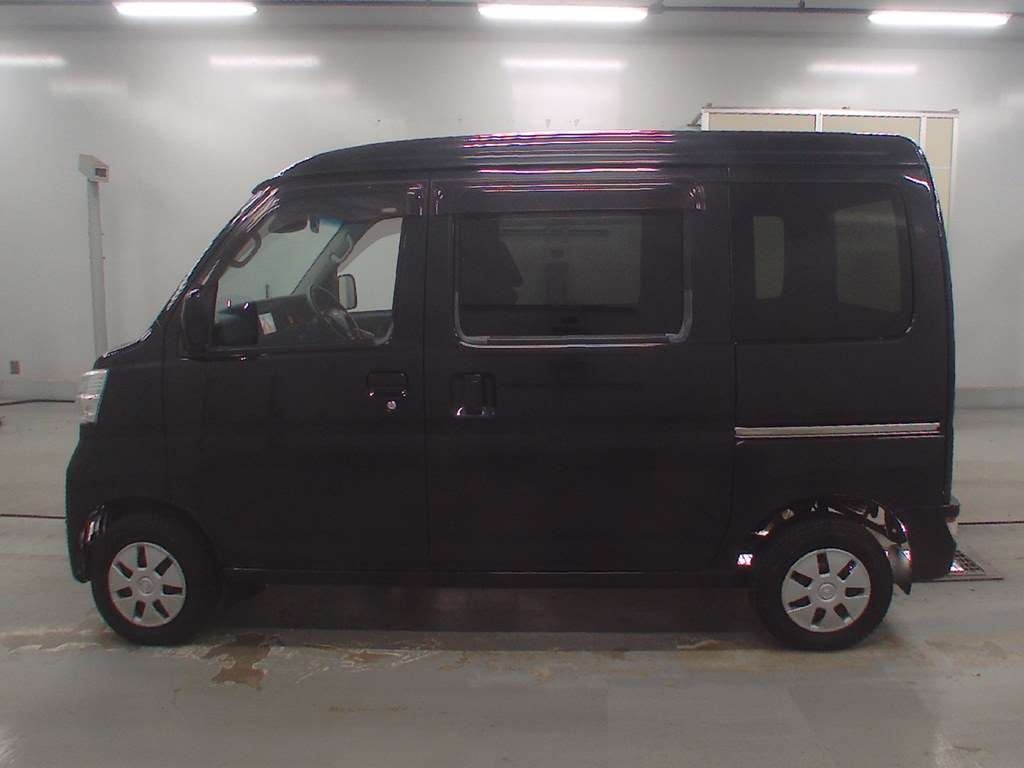 TOYOTA PIXIS VAN