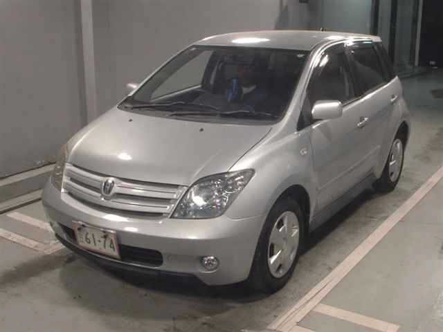 TOYOTA IST