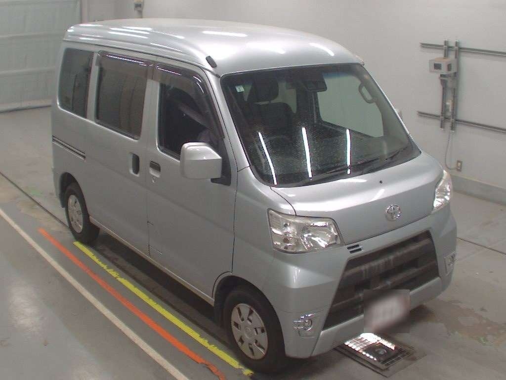 TOYOTA PIXIS VAN