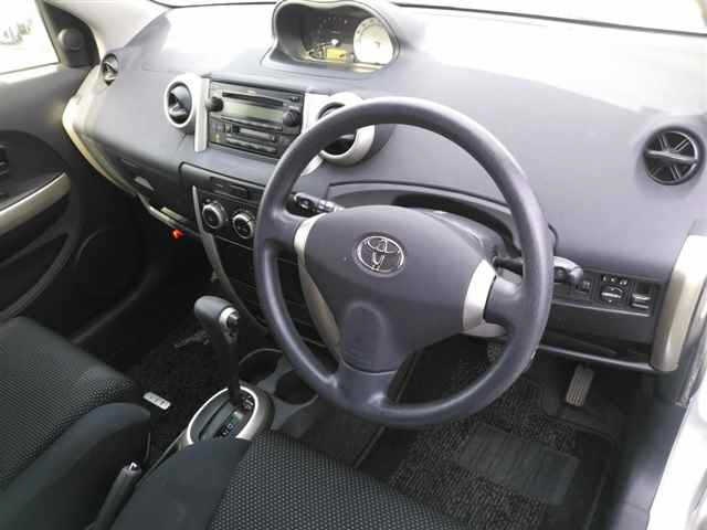 TOYOTA IST