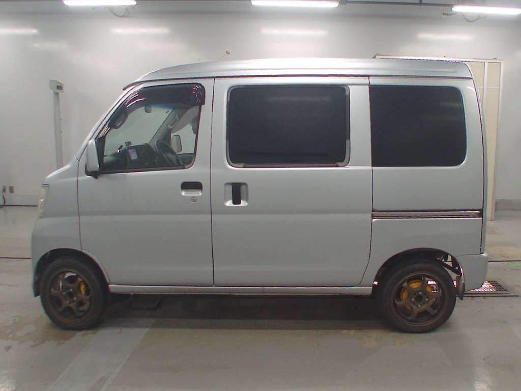 TOYOTA PIXIS VAN