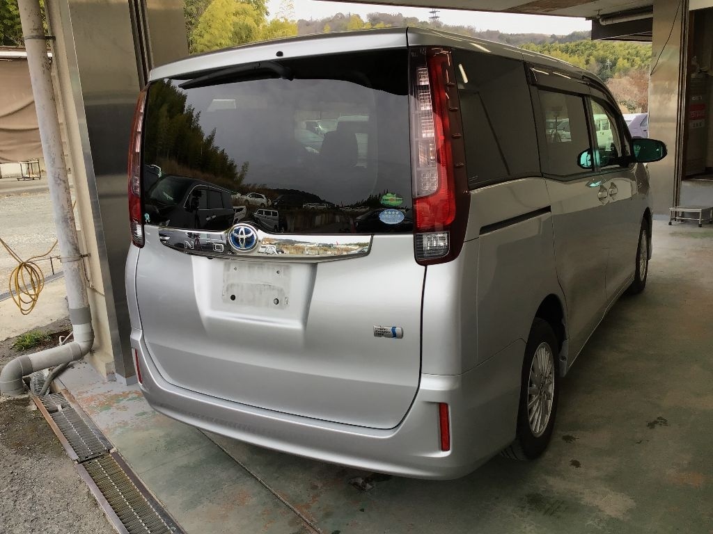TOYOTA NOAH