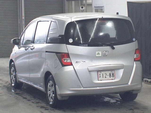 HONDA FREED SPIKE