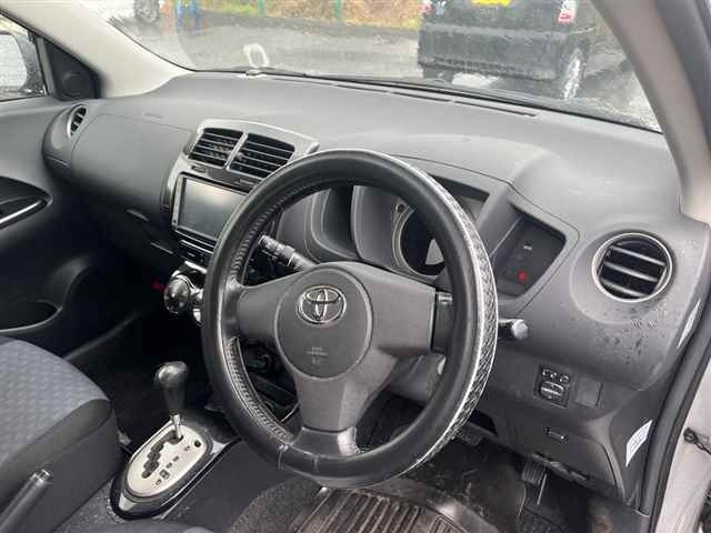 TOYOTA IST
