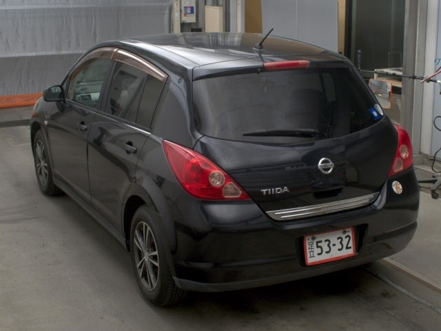 NISSAN TIIDA