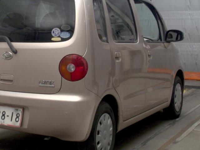 DAIHATSU MOVE LATTE