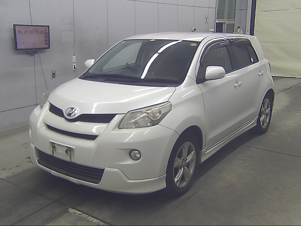 TOYOTA IST