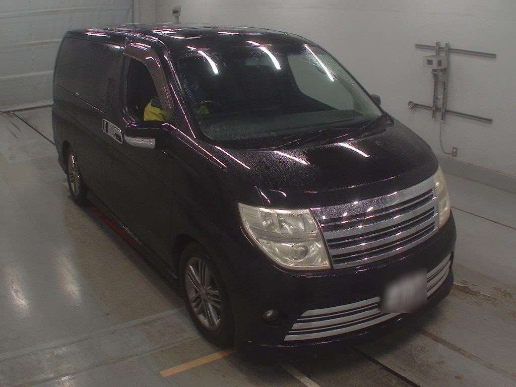 NISSAN ELGRAND