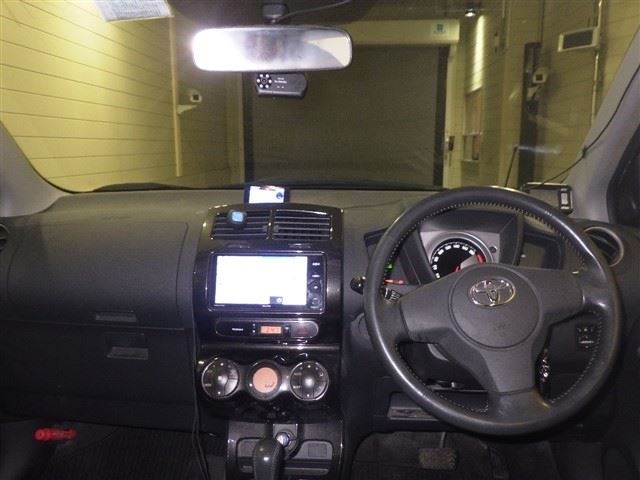 TOYOTA IST
