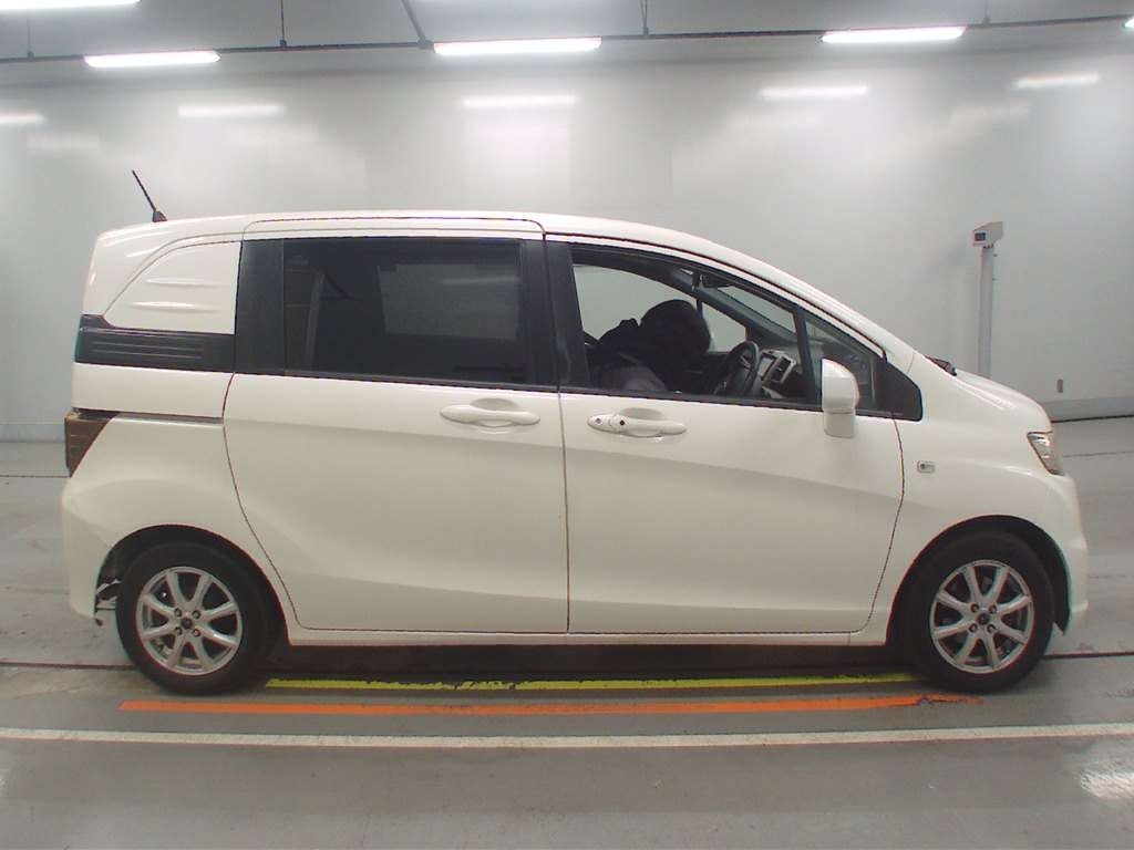 HONDA FREED SPIKE