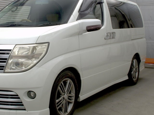 NISSAN ELGRAND