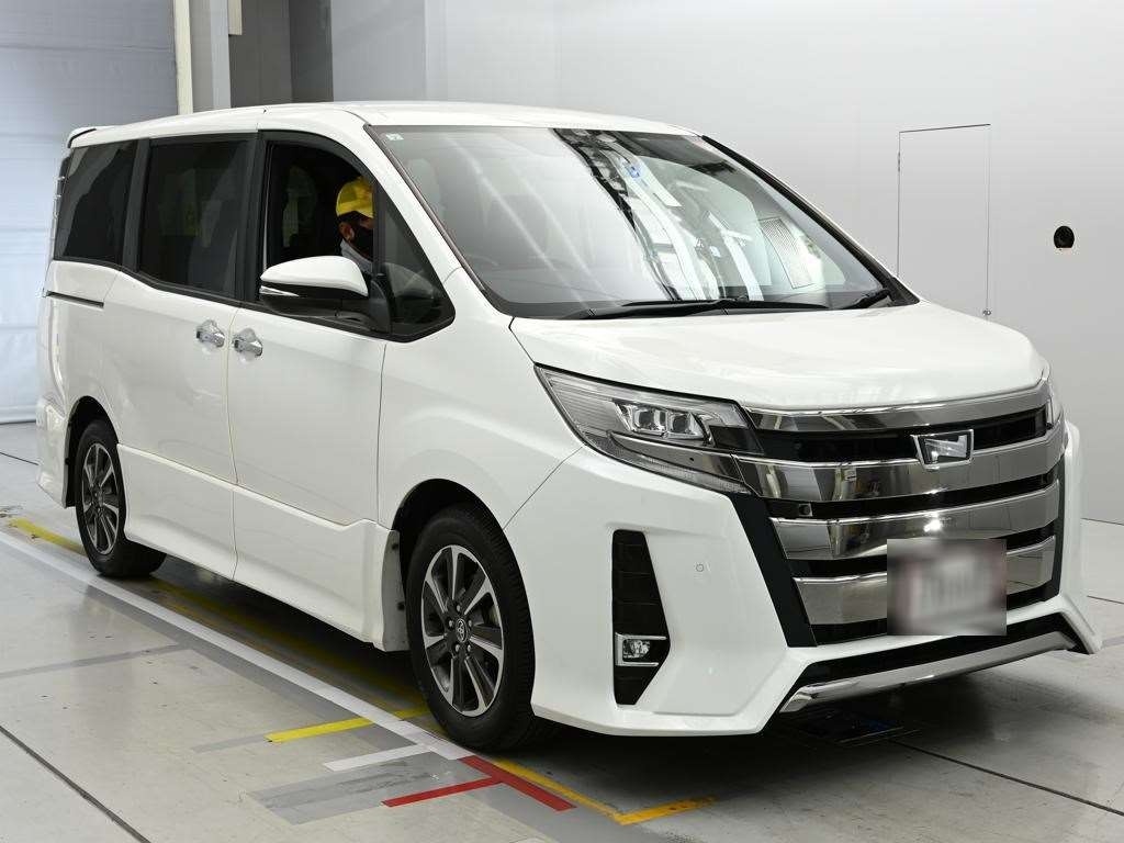 TOYOTA NOAH
