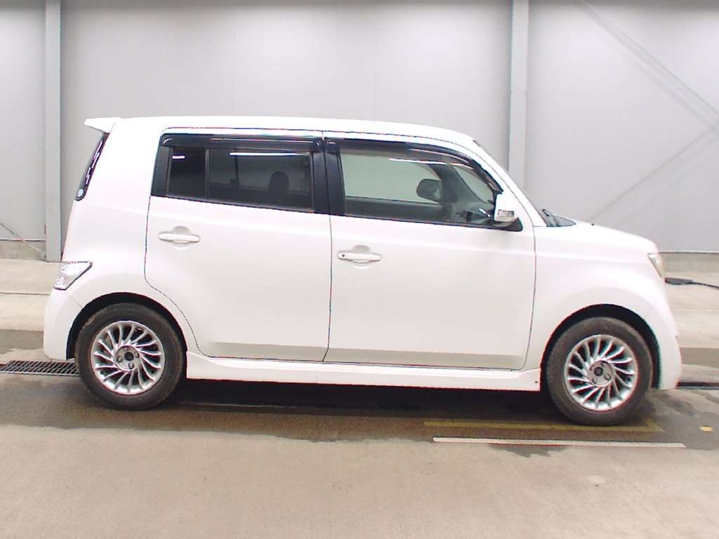 TOYOTA BB