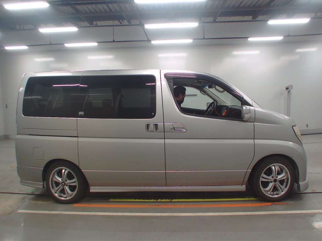 NISSAN ELGRAND
