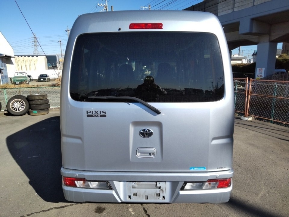 TOYOTA PIXIS VAN