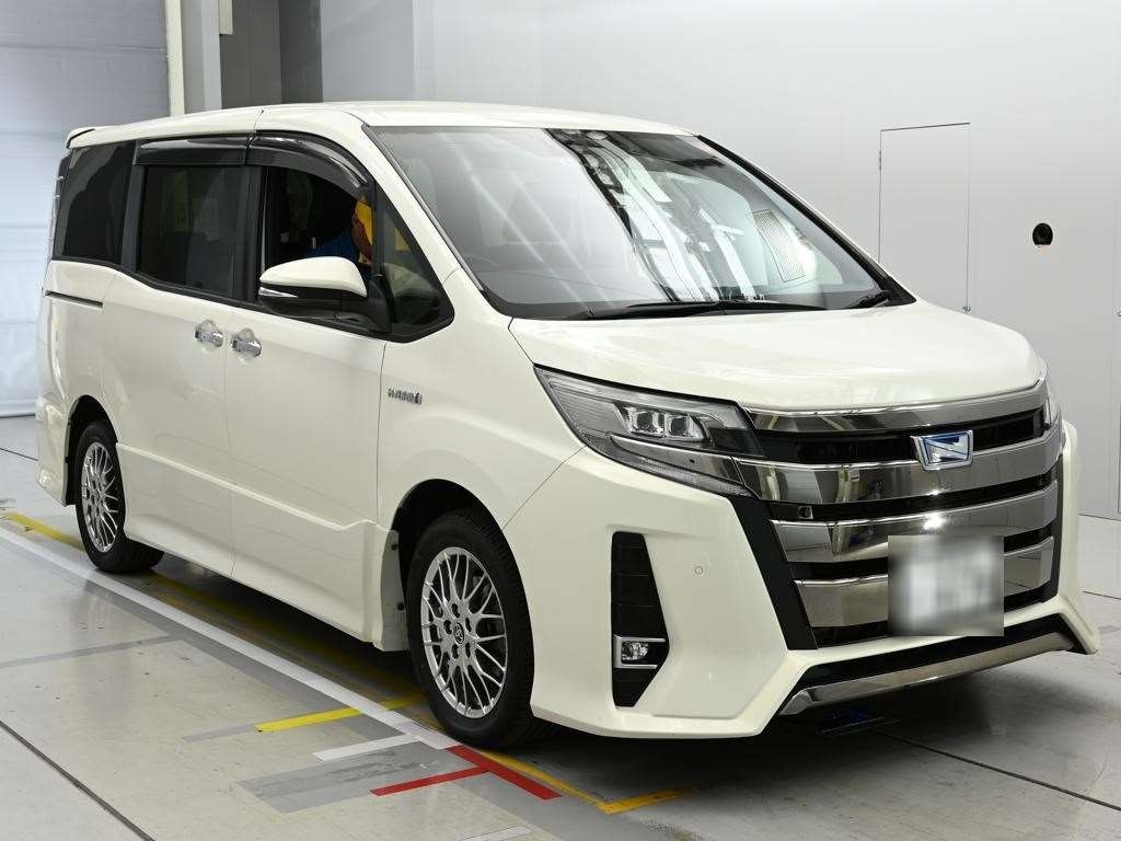 TOYOTA NOAH