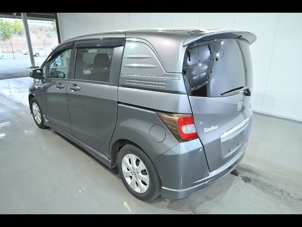 HONDA FREED SPIKE