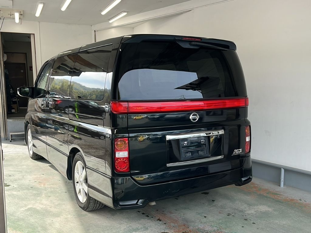 NISSAN ELGRAND
