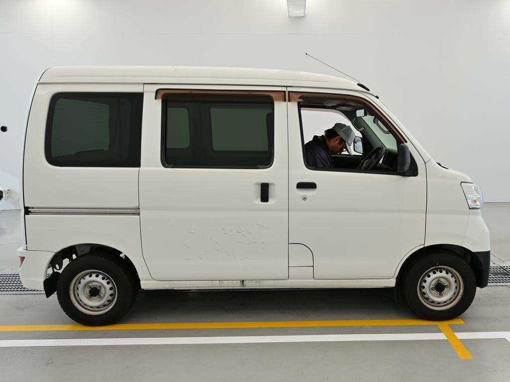 TOYOTA PIXIS VAN
