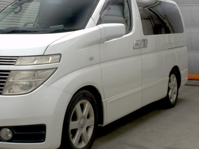 NISSAN ELGRAND
