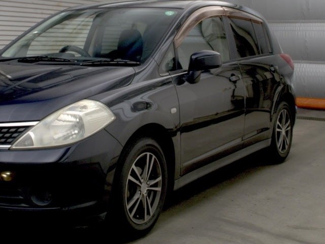 NISSAN TIIDA