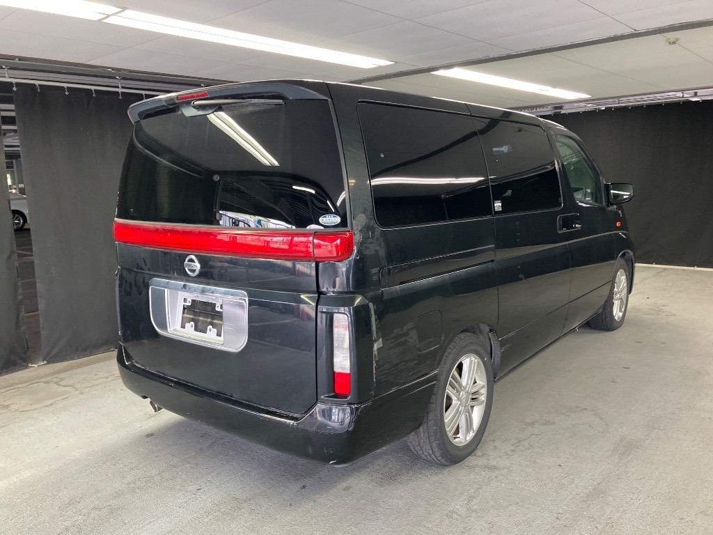 NISSAN ELGRAND