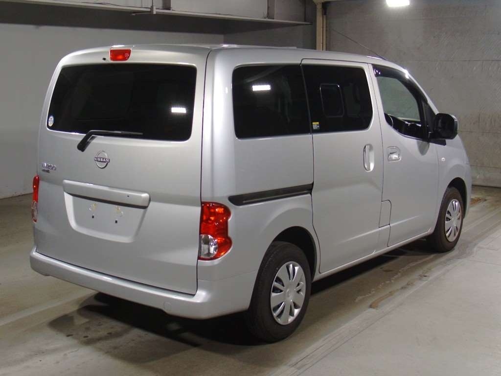NISSAN NV200