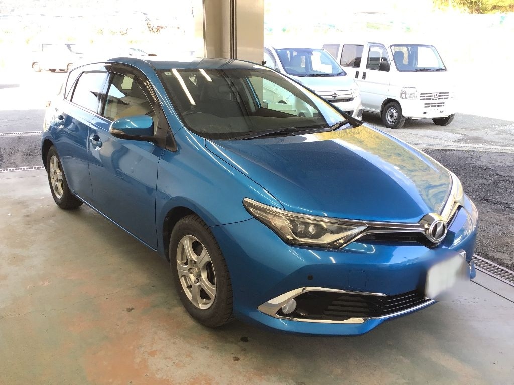 TOYOTA AURIS