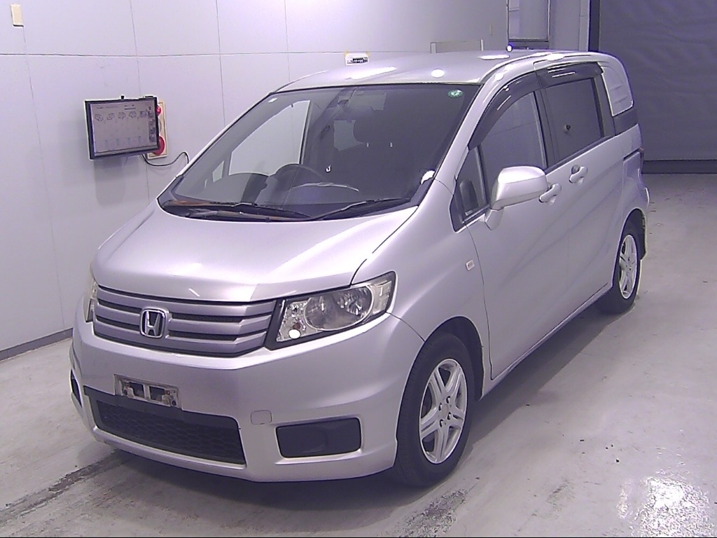 HONDA FREED SPIKE