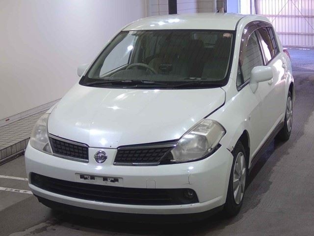 NISSAN TIIDA