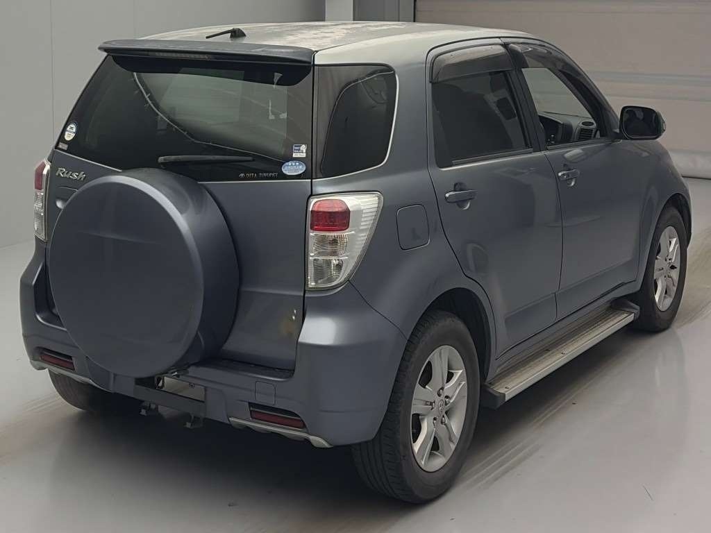 TOYOTA RUSH