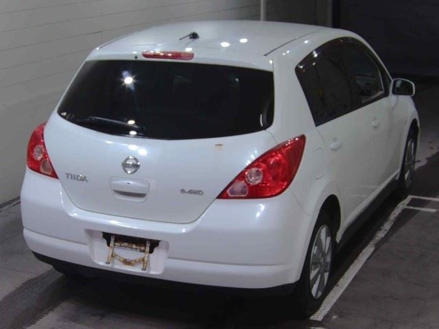 NISSAN TIIDA