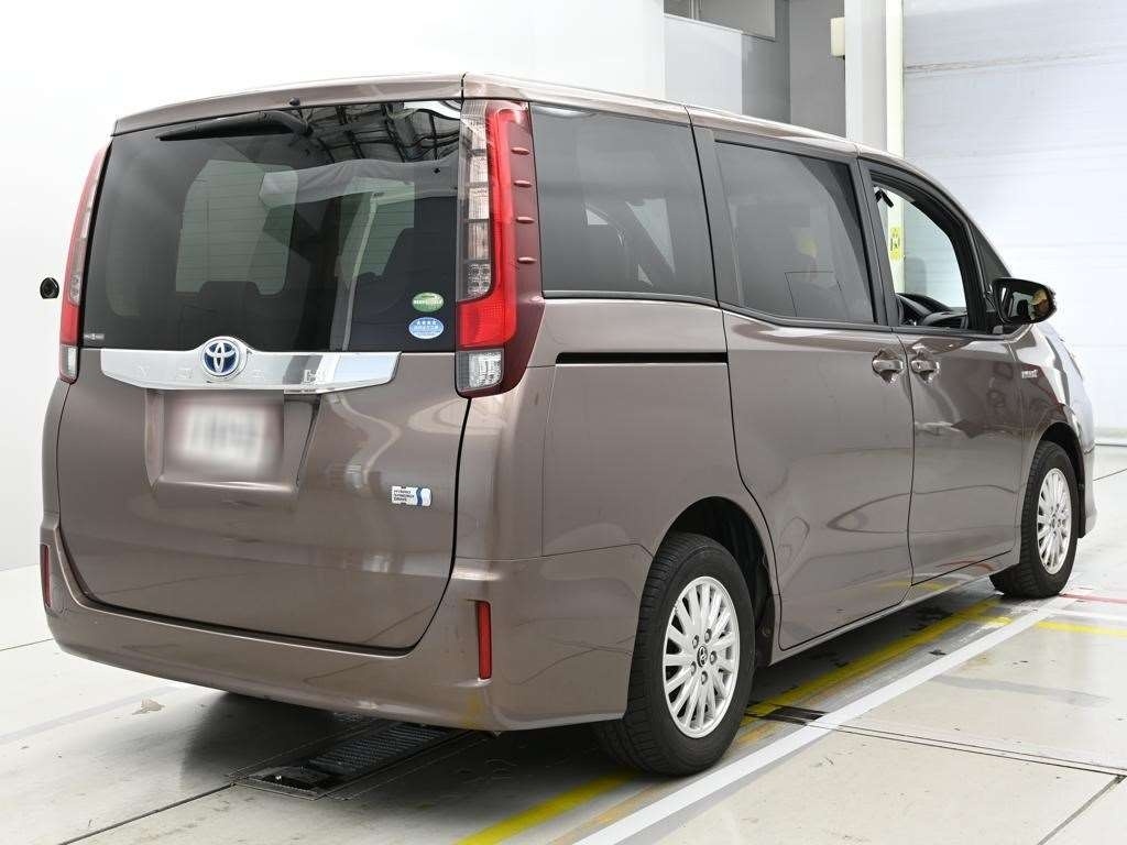TOYOTA NOAH