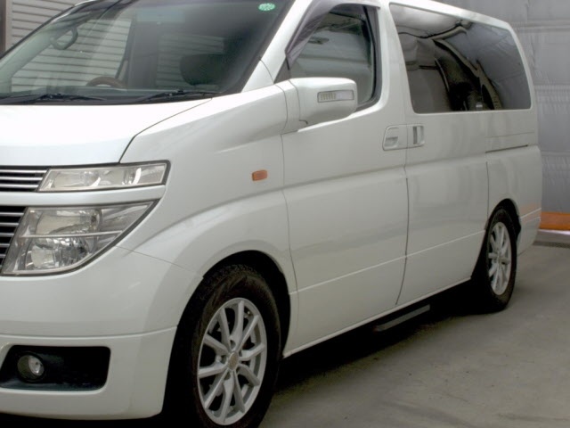 NISSAN ELGRAND