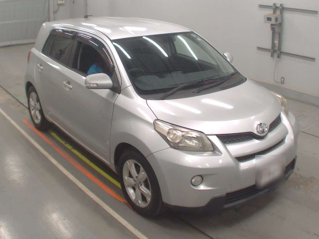 TOYOTA IST