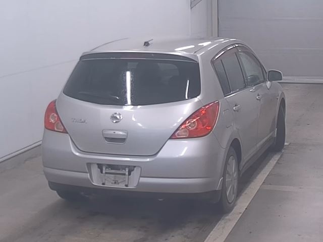NISSAN TIIDA