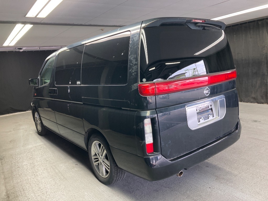 NISSAN ELGRAND