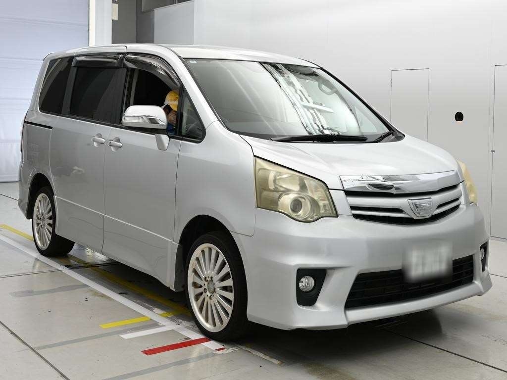 TOYOTA NOAH