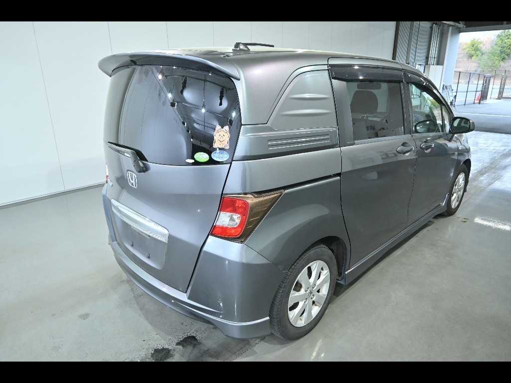HONDA FREED SPIKE