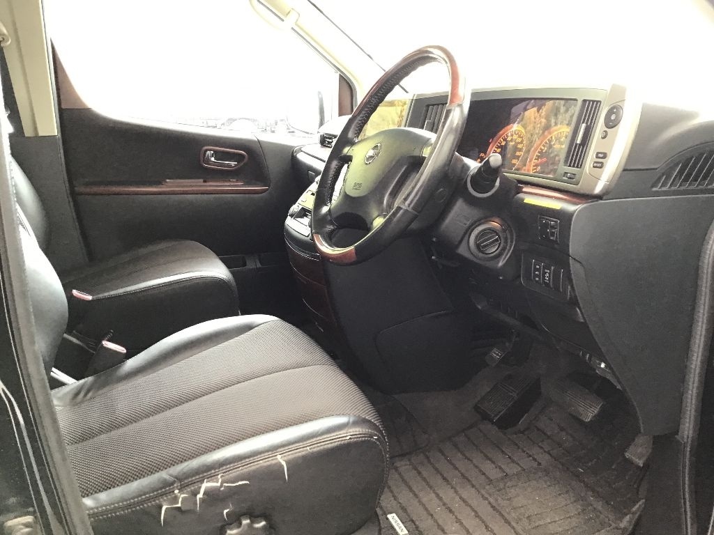 NISSAN ELGRAND