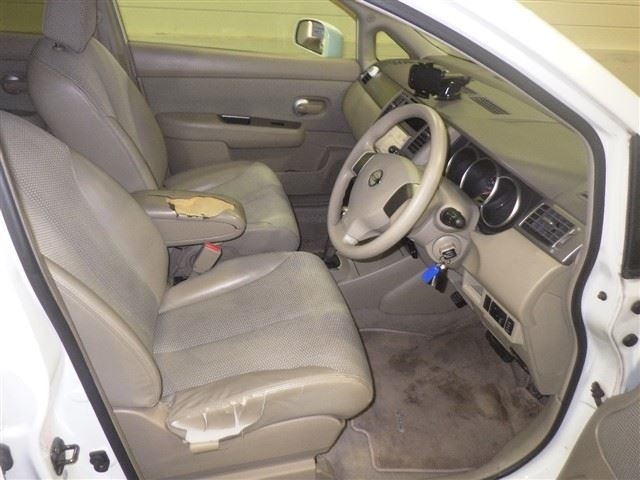 NISSAN TIIDA