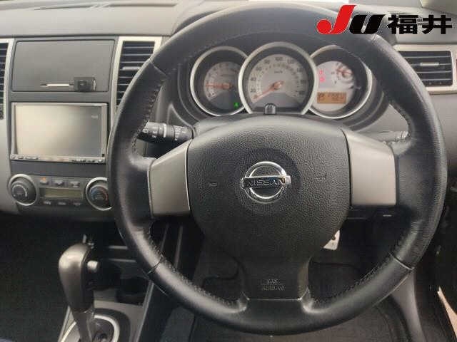 NISSAN TIIDA