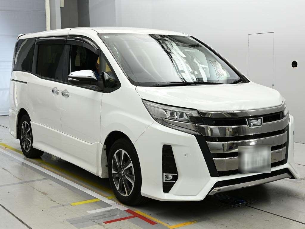 TOYOTA NOAH
