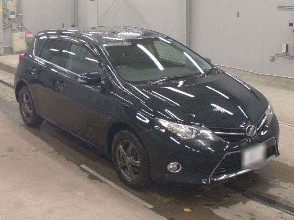 TOYOTA AURIS
