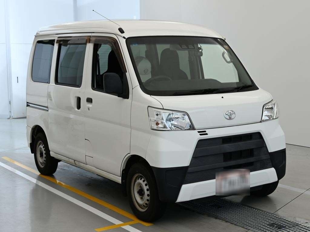 TOYOTA PIXIS VAN